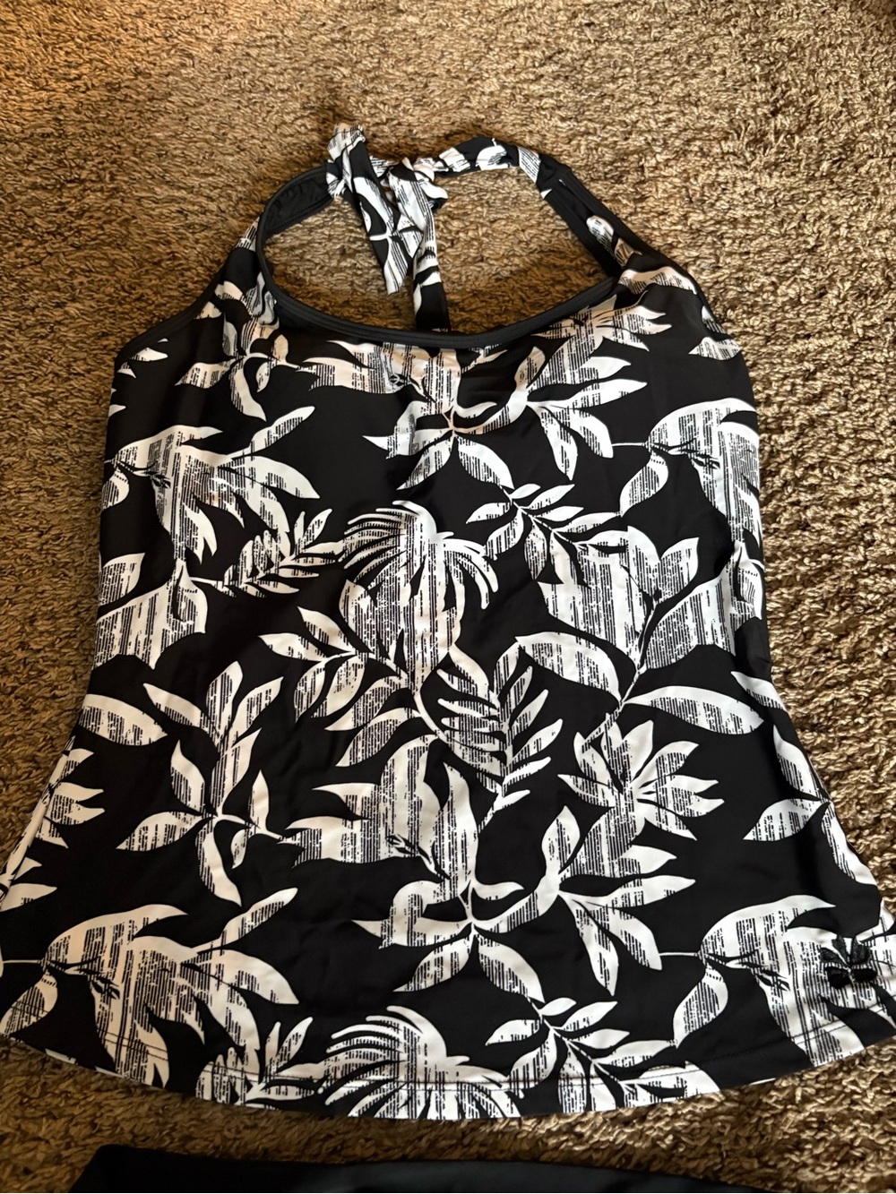 Hapari Black & White Tropical Leaf Tank Top